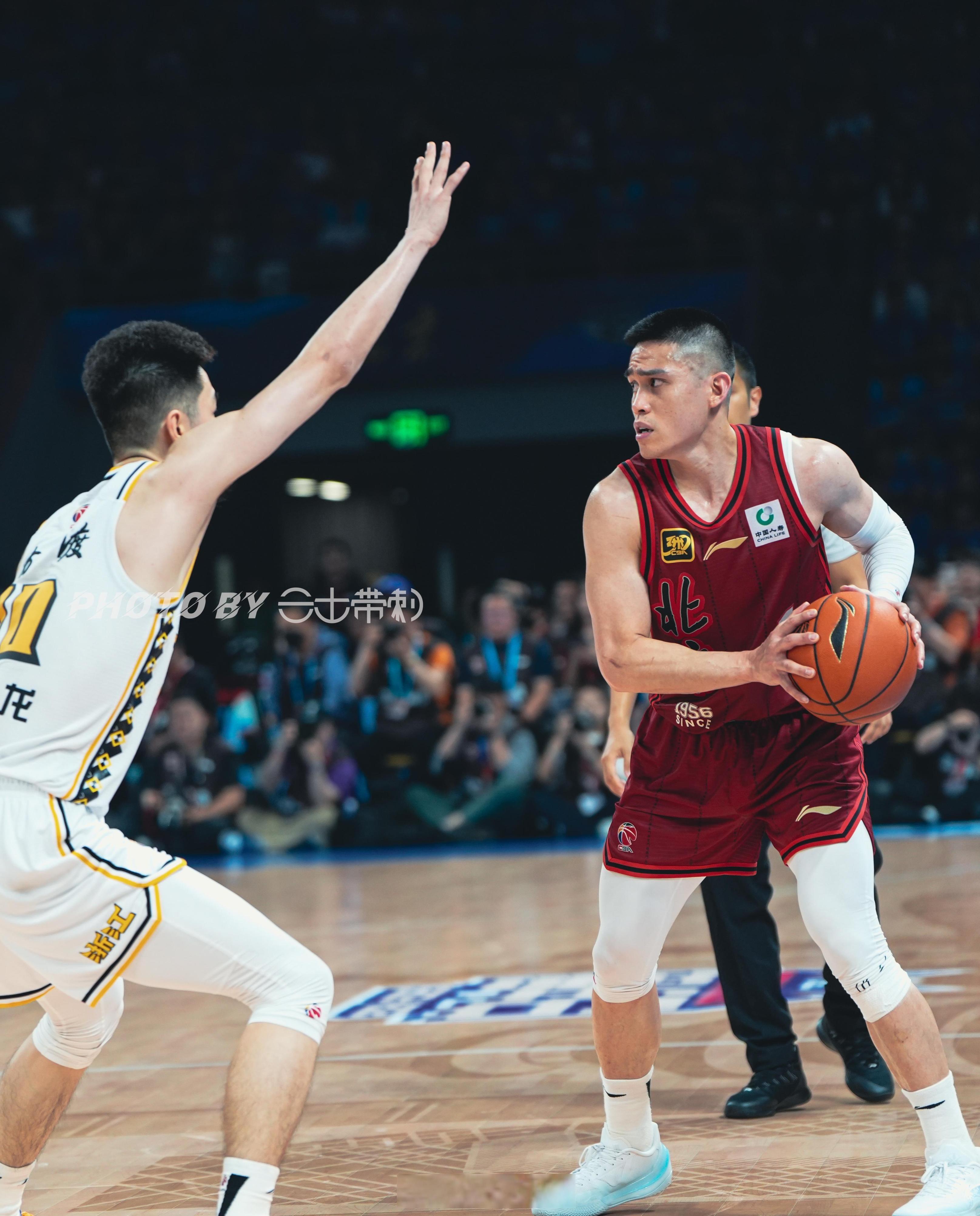 开云体育官网-包含赛地聚焦：NBA常规赛转会期热度飙升；广厦男篮篮板制胜；球迷炸锅；数据趋势出现新变化的词条