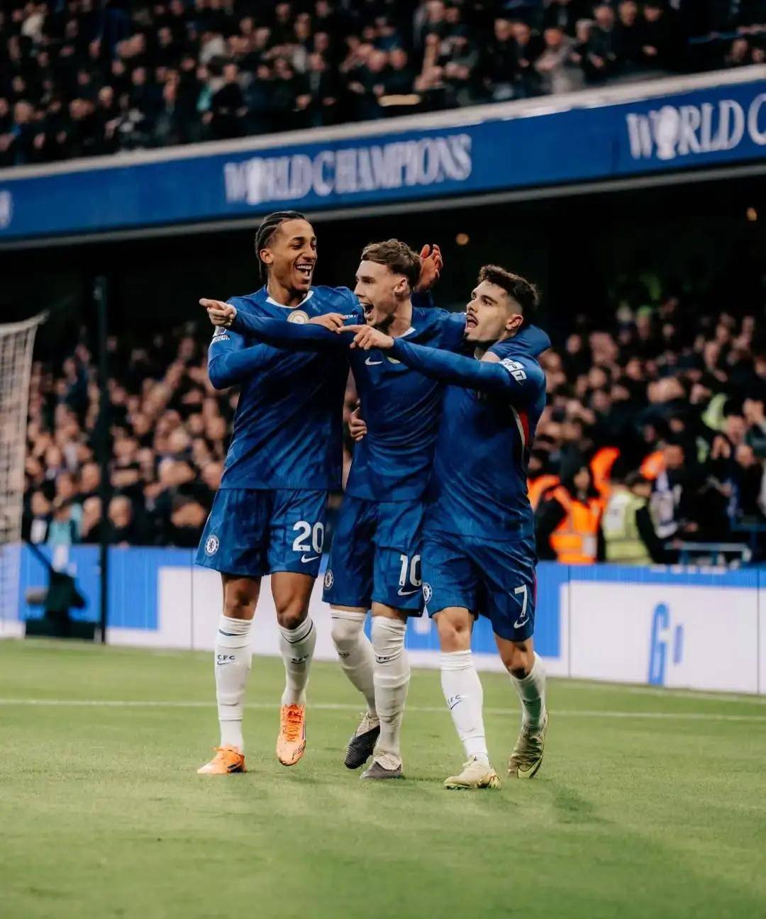 包含切尔西迎意甲关键赛；今晚单刀错失；话题不断；年轻球员得到机会的词条